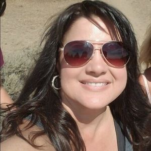 Meet your Posher, Lanora